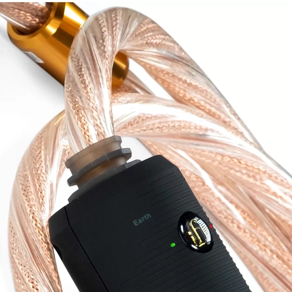 SupaNova iFi POWER CONDITIONER AND CABLES